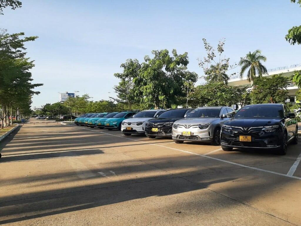 Taxi điện VinFast của Taxi Gào đón khách tại Pleiku